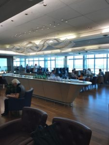 【ヒースロー国際空港ターミナル3】ブリティッシュエアウェイズのビジネスラウンジは料理も飲み物充実!wifiも快適!