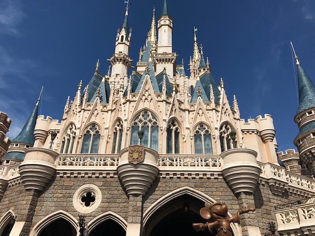 18年旅行記 1泊2日で東京ディズニーランドに行ってきた 家族で子連れのおすすめアトラクション 楽しむための攻略法 平均年収陸マイラーの毎年 家族で海外旅行