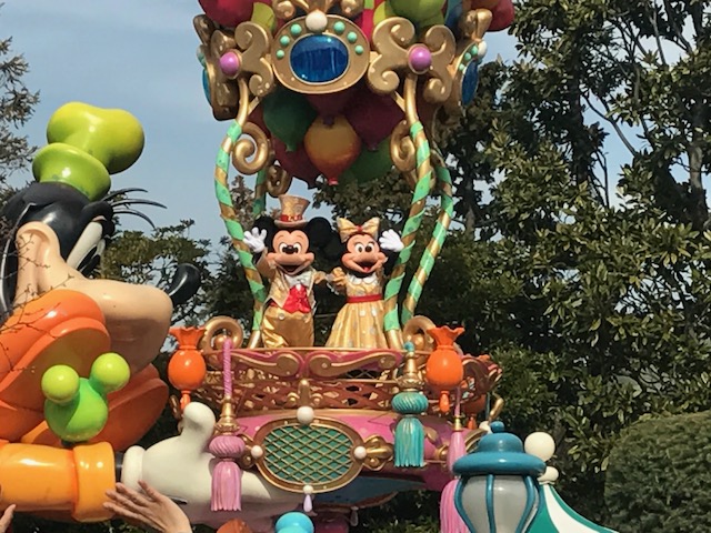 18年旅行記 1泊2日で東京ディズニーランドに行ってきた 家族で子連れのおすすめアトラクション 楽しむための攻略法 平均年収陸マイラーの毎年 家族で海外旅行